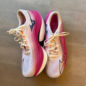 Mizuno Women's Running Shoes in Pink and White with Teal Logo